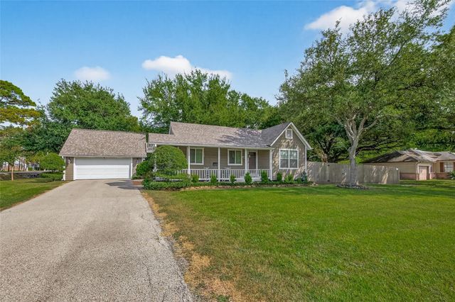 213 N 4th Street, Highlands, TX 77562