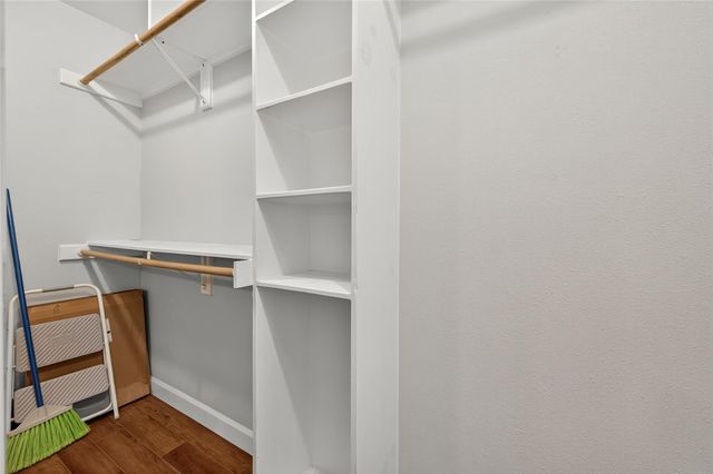 213 N 4th Street, Highlands, TX 77562