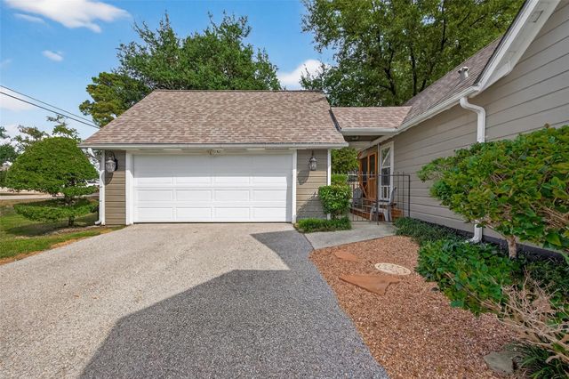 213 N 4th Street, Highlands, TX 77562
