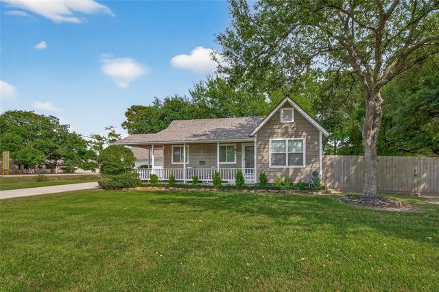 213 N 4th Street, Highlands, TX 77562