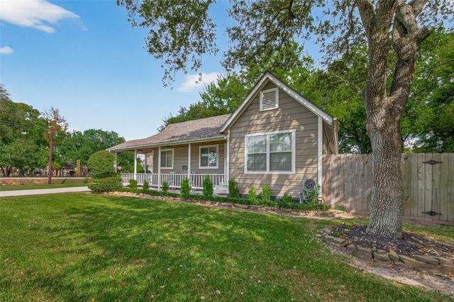 213 N 4th Street, Highlands, TX 77562