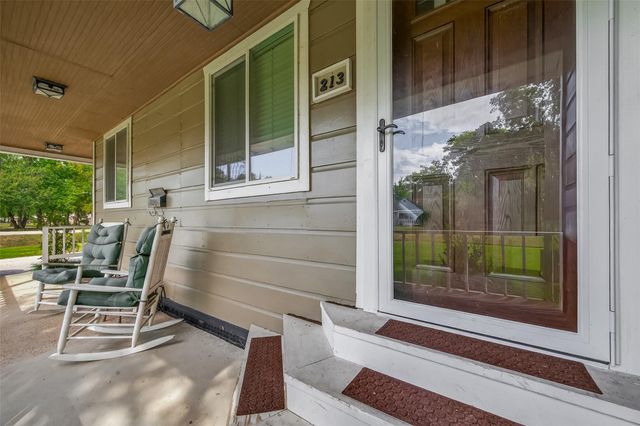 213 N 4th Street, Highlands, TX 77562