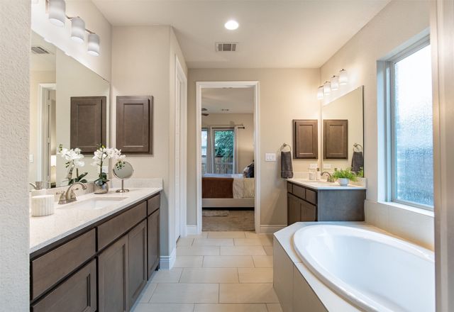 8620 Holliday Creek Way, Mckinney, TX 75071