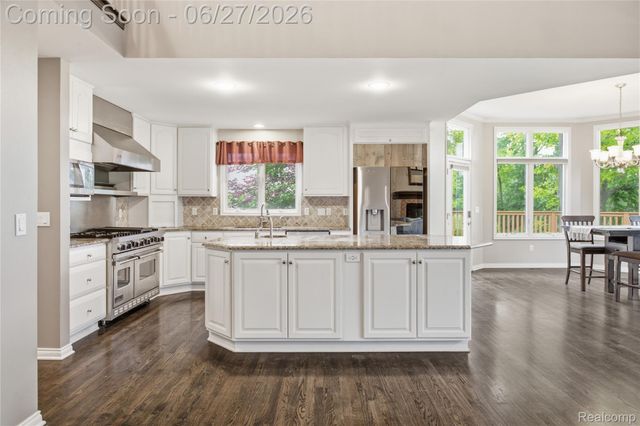 9015 Huron Bluffs Drive, White Lake Charter Township, MI 48386
