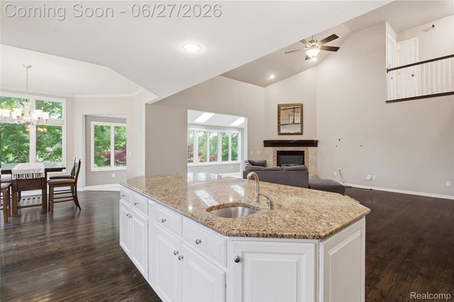 9015 Huron Bluffs Drive, White Lake Charter Township, MI 48386