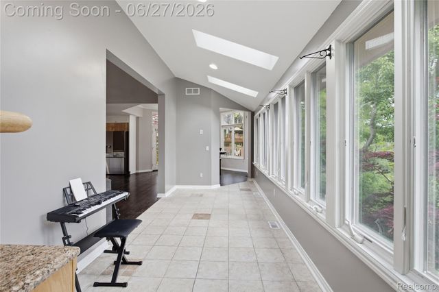 9015 Huron Bluffs Drive, White Lake Charter Township, MI 48386