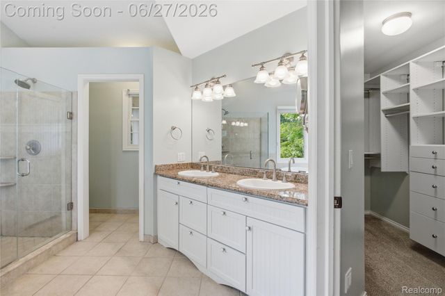 9015 Huron Bluffs Drive, White Lake Charter Township, MI 48386