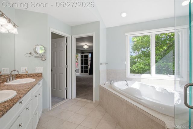 9015 Huron Bluffs Drive, White Lake Charter Township, MI 48386