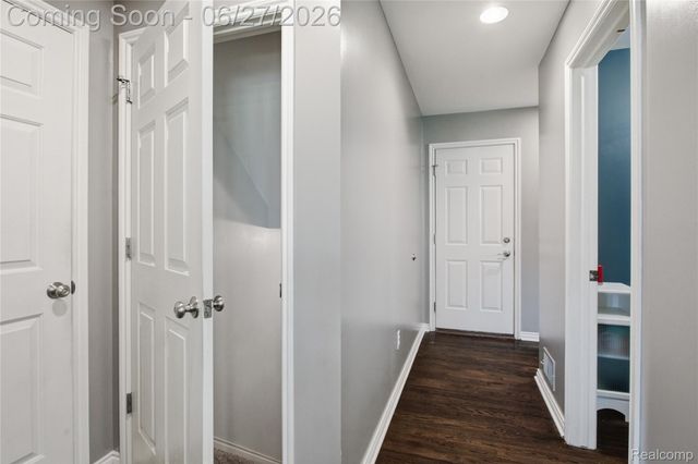 9015 Huron Bluffs Drive, White Lake Charter Township, MI 48386