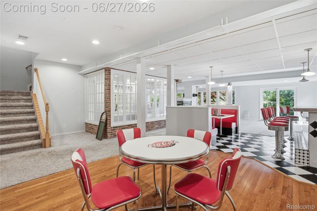 9015 Huron Bluffs Drive, White Lake Charter Township, MI 48386