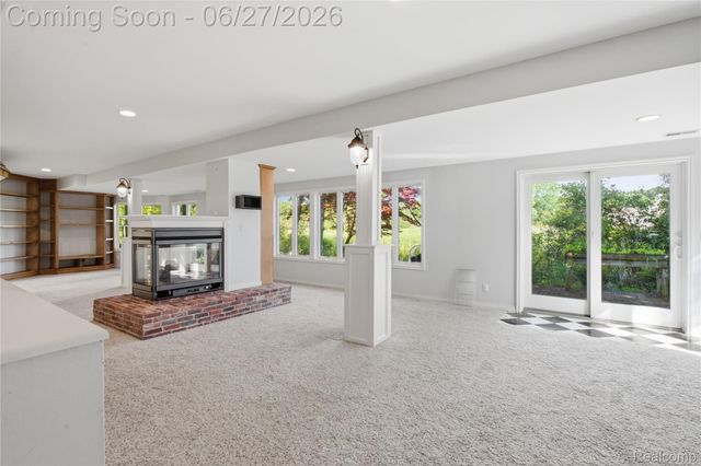 9015 Huron Bluffs Drive, White Lake Charter Township, MI 48386