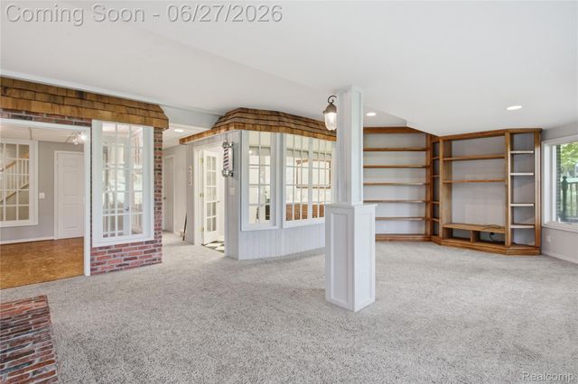 9015 Huron Bluffs Drive, White Lake Charter Township, MI 48386