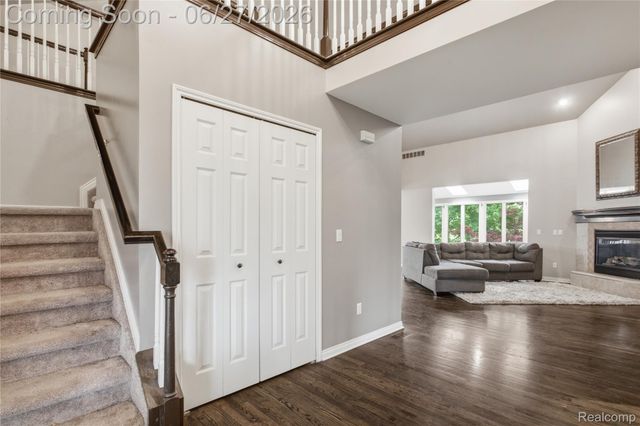 9015 Huron Bluffs Drive, White Lake Charter Township, MI 48386