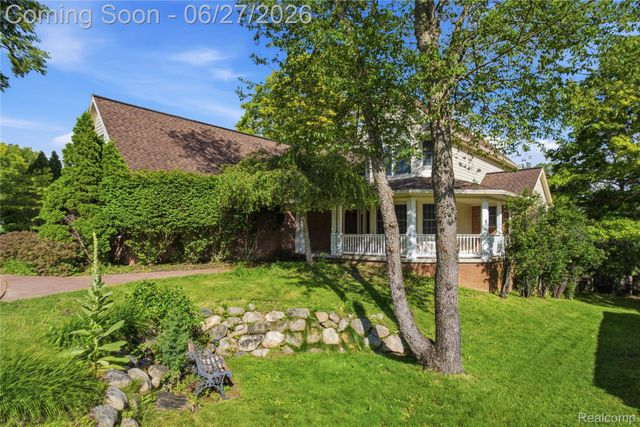 9015 Huron Bluffs Drive, White Lake Charter Township, MI 48386
