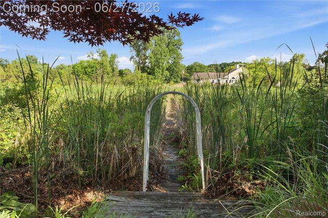 9015 Huron Bluffs Drive, White Lake Charter Township, MI 48386