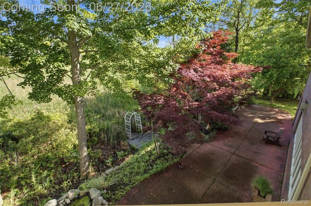 9015 Huron Bluffs Drive, White Lake Charter Township, MI 48386