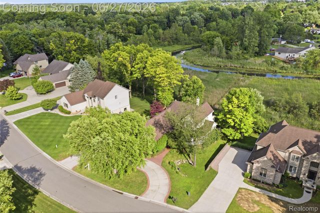9015 Huron Bluffs Drive, White Lake Charter Township, MI 48386