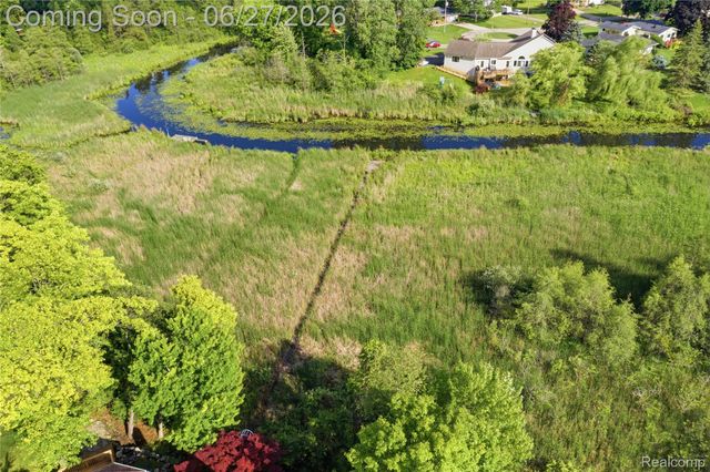 9015 Huron Bluffs Drive, White Lake Charter Township, MI 48386