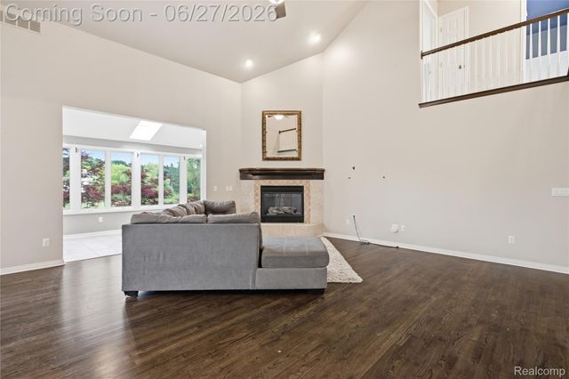 9015 Huron Bluffs Drive, White Lake Charter Township, MI 48386