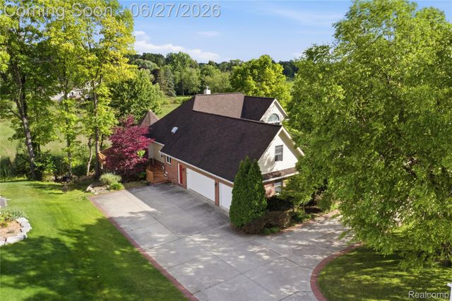 9015 Huron Bluffs Drive, White Lake Charter Township, MI 48386