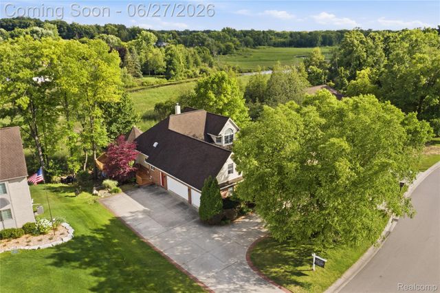 9015 Huron Bluffs Drive, White Lake Charter Township, MI 48386