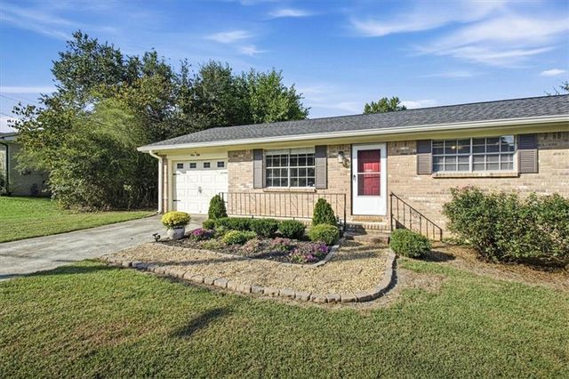 950 Meadowbrook Lane NW, Conyers, GA 30012