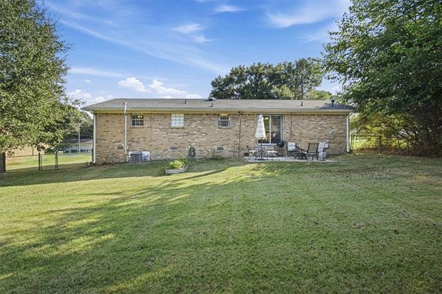 950 Meadowbrook Lane NW, Conyers, GA 30012