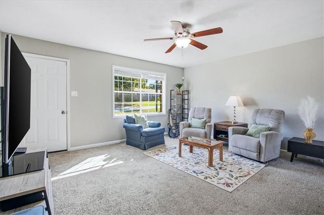 950 Meadowbrook Lane NW, Conyers, GA 30012