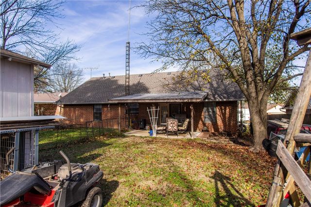 2304 Twin Springs Street, Siloam Springs, AR 72761