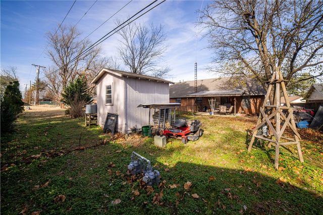 2304 Twin Springs Street, Siloam Springs, AR 72761