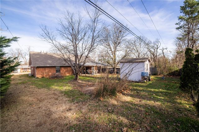 2304 Twin Springs Street, Siloam Springs, AR 72761