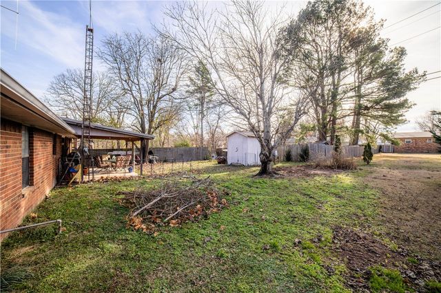 2304 Twin Springs Street, Siloam Springs, AR 72761