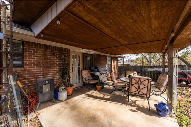 2304 Twin Springs Street, Siloam Springs, AR 72761