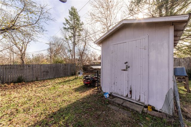 2304 Twin Springs Street, Siloam Springs, AR 72761