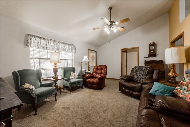 2304 Twin Springs Street, Siloam Springs, AR 72761