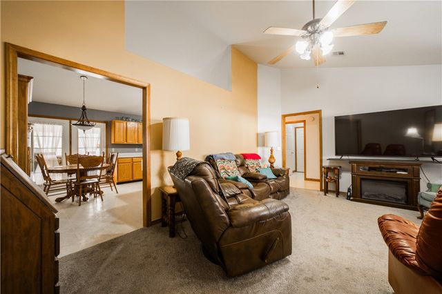 2304 Twin Springs Street, Siloam Springs, AR 72761