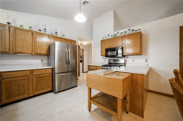 2304 Twin Springs Street, Siloam Springs, AR 72761