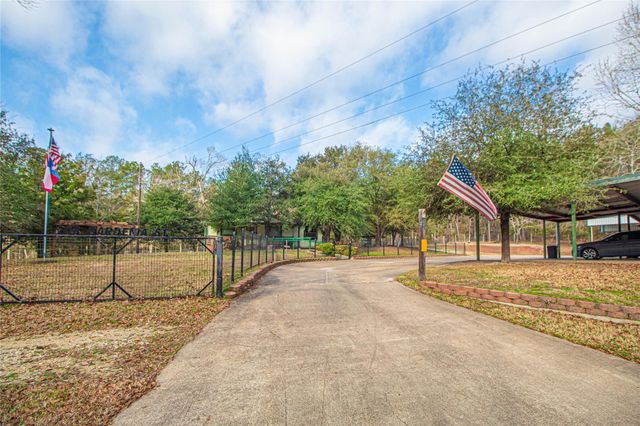 208 Gardenia Street, Onalaska, TX 77360