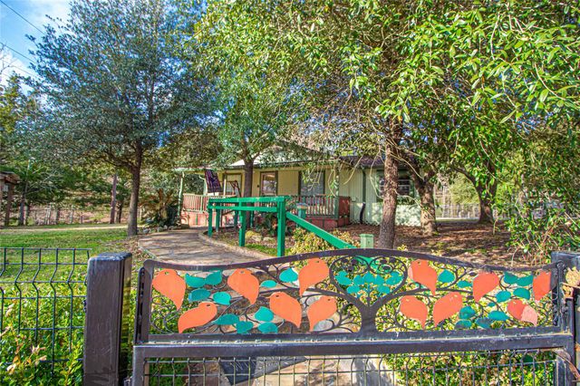 208 Gardenia Street, Onalaska, TX 77360