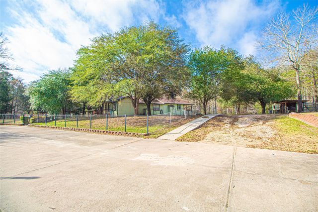 208 Gardenia Street, Onalaska, TX 77360