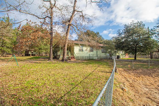 208 Gardenia Street, Onalaska, TX 77360