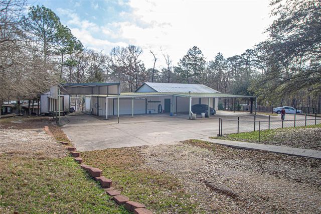 208 Gardenia Street, Onalaska, TX 77360