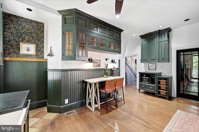 316 E WASHINGTON ST, Charles Town, WV 25414