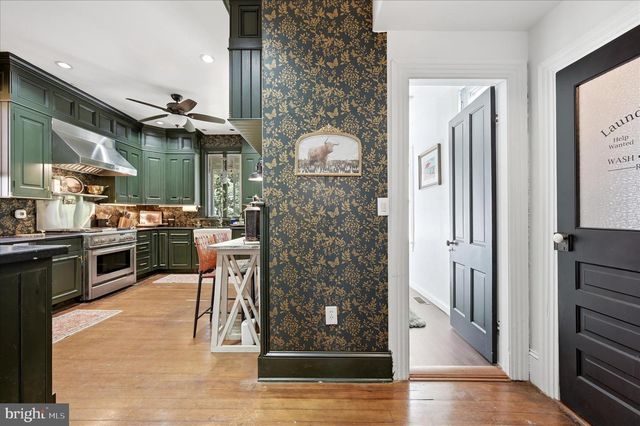 316 E WASHINGTON ST, Charles Town, WV 25414