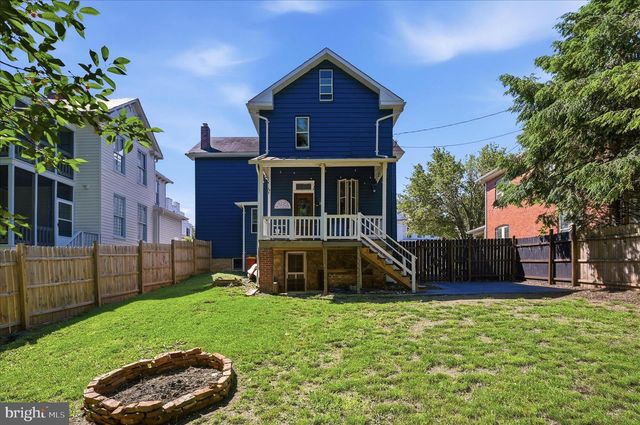 316 E WASHINGTON ST, Charles Town, WV 25414