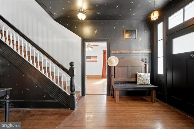 316 E WASHINGTON ST, Charles Town, WV 25414
