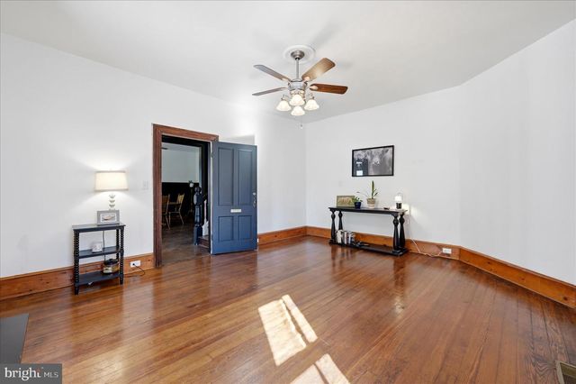 316 E WASHINGTON ST, Charles Town, WV 25414