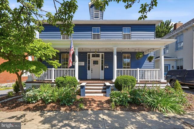316 E WASHINGTON ST, Charles Town, WV 25414