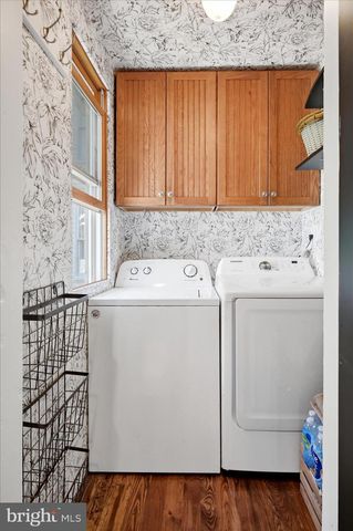 316 E WASHINGTON ST, Charles Town, WV 25414