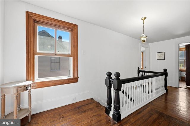 316 E WASHINGTON ST, Charles Town, WV 25414